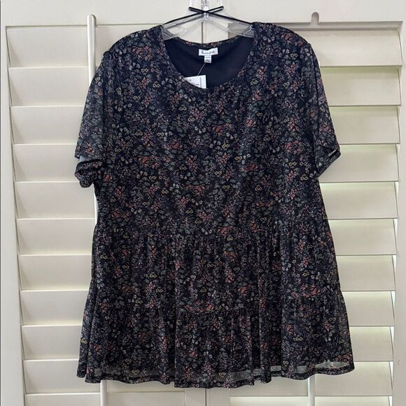 love, Fire Tops - love, Fire Black Floral Short Sleeve Top